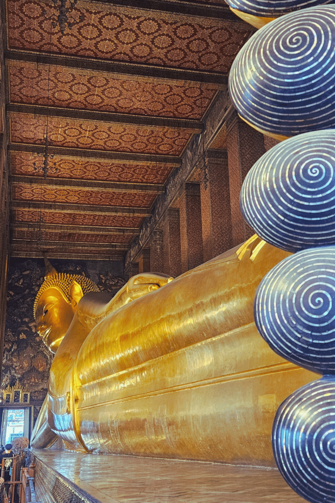 wat-pho-Temple-of-the-Reclining-Buddha-in-bangkok