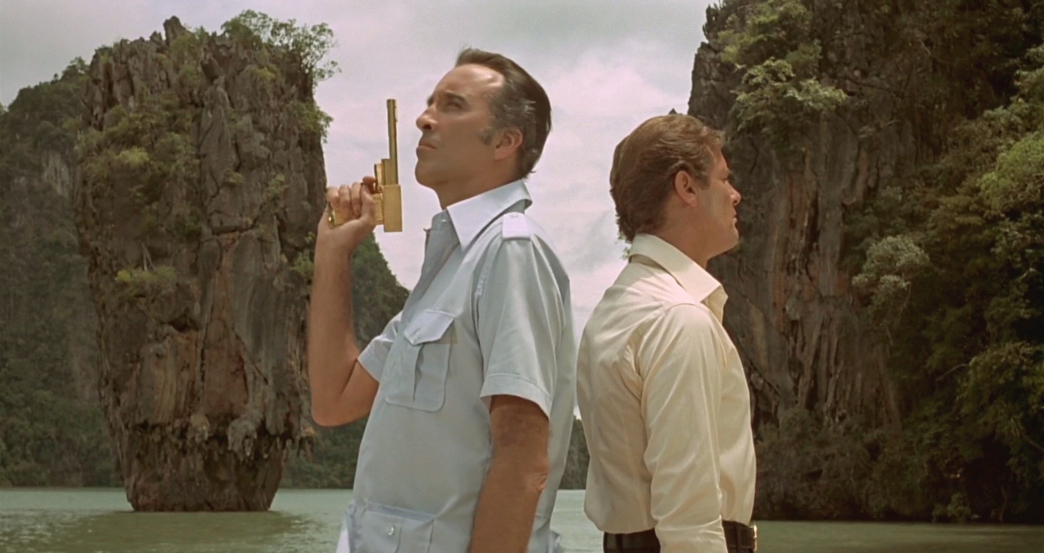The-Man-with-the-Golden-Gun-james-bond-island-story