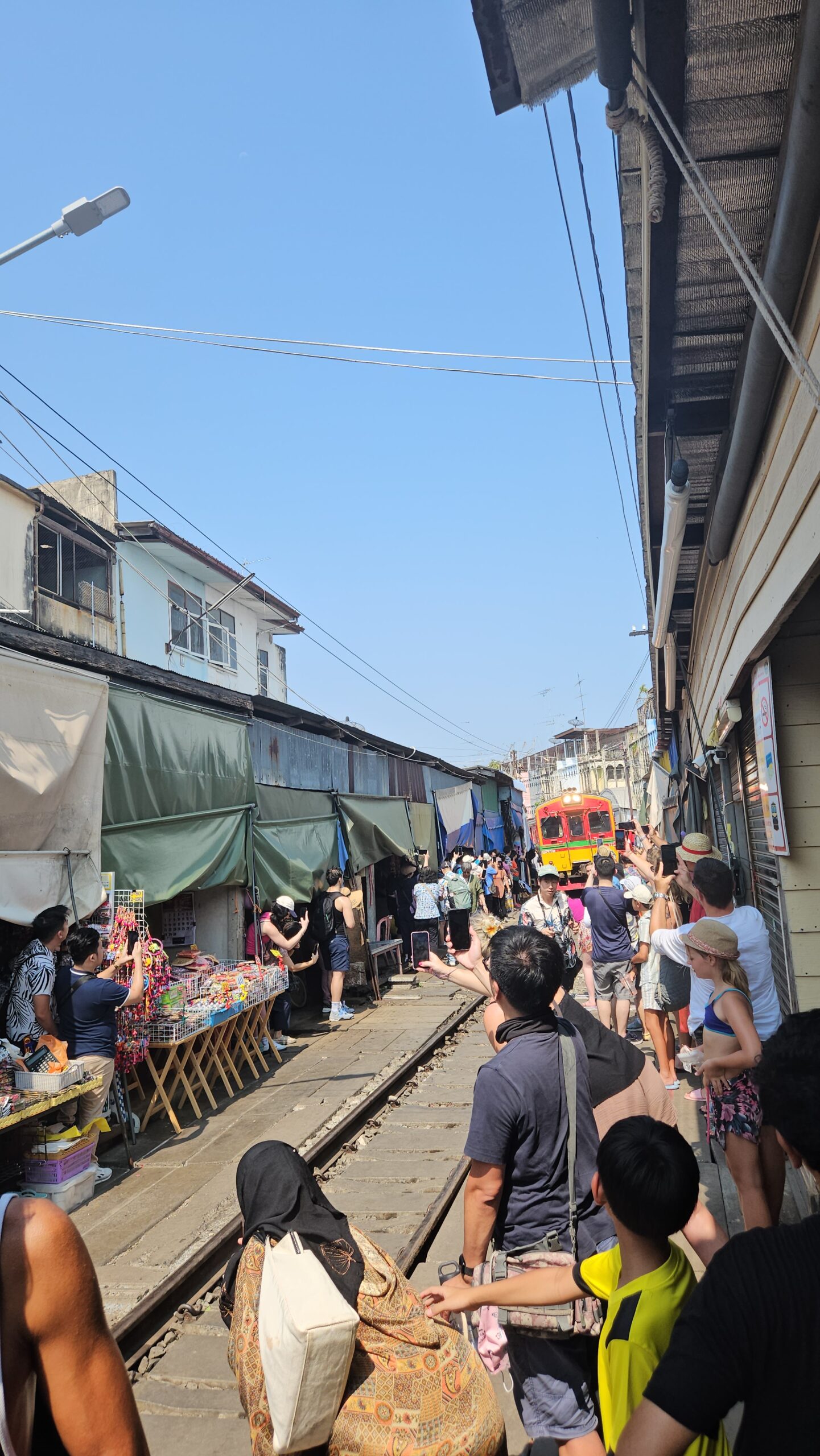 bangkok-maeklong-railway-market-tour