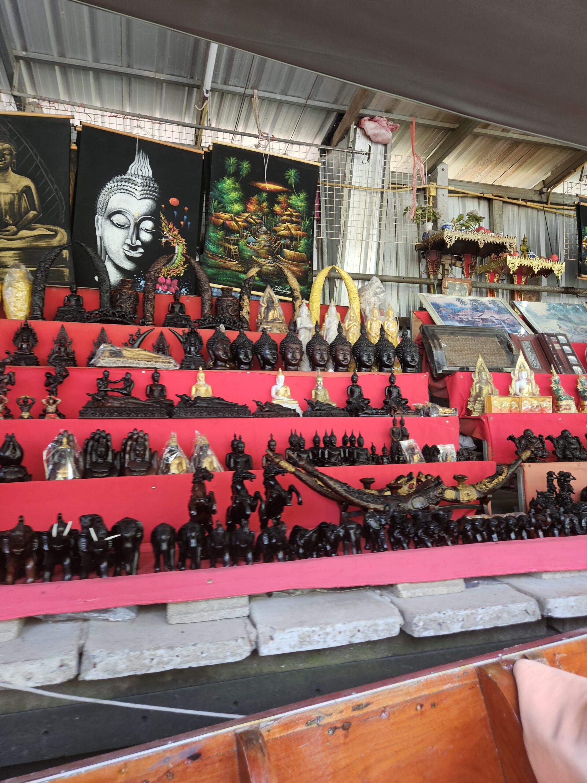 souveniers-in-floating-markets